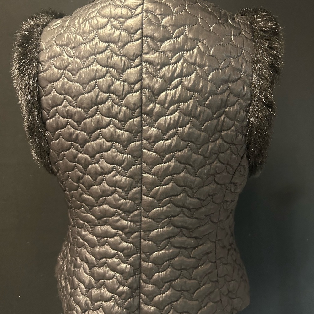Peter Nygard Black Quilted Vest with Faux Fur Trim - Picture 5 of 9